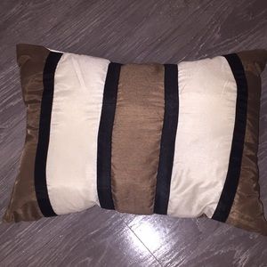 Decorative throw pillow